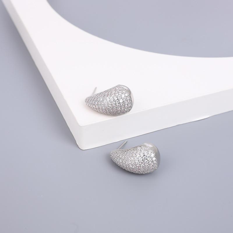 

Вишукані та модні, надзвичайно блискучі маленькі сережки з мікроінкрустацією цирконієм у формі крапельки води, персоналізовані сережки з унікальним дизайном S925 срібний
