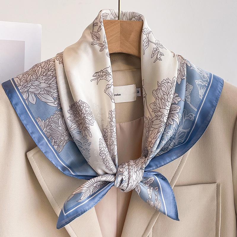 Damski jedwabny szalik w koreańskim stylu: Wszechstronny kwadratowy szalik z kamelią na wiosnę i jesień - do noszenia na szyi, na torebce lub we włosach