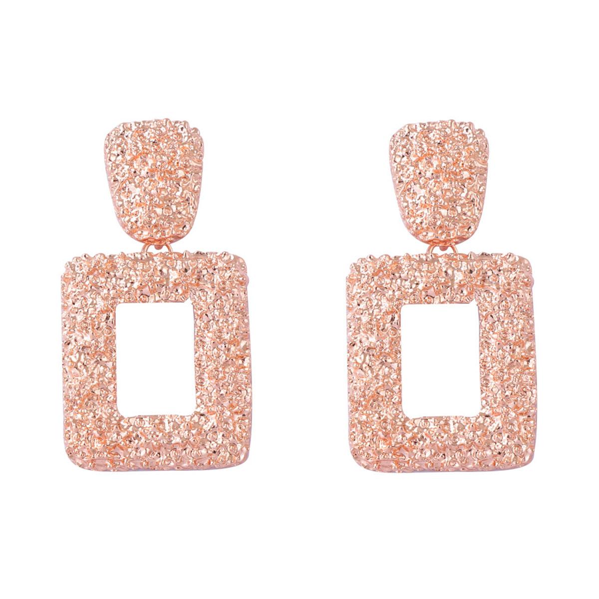 

Simple, light luxury and high-end feel, exaggerated geometric square hammer-textured alloy ear studs, elegant and versatile