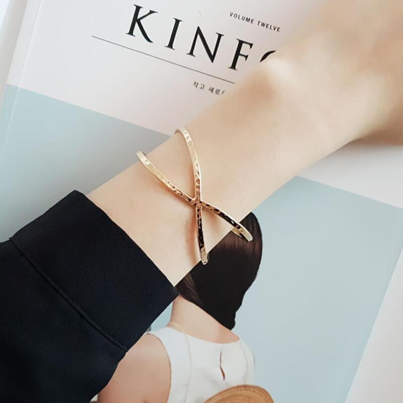 

Women s Luxury Gathering Look Silver Gold X Bracelet A29068_Gold