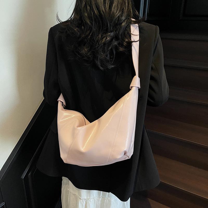 Spring and summer retro small bag women's 2025 new casual versatile messenger bag fashion super fire shoulder bag dumpling bag