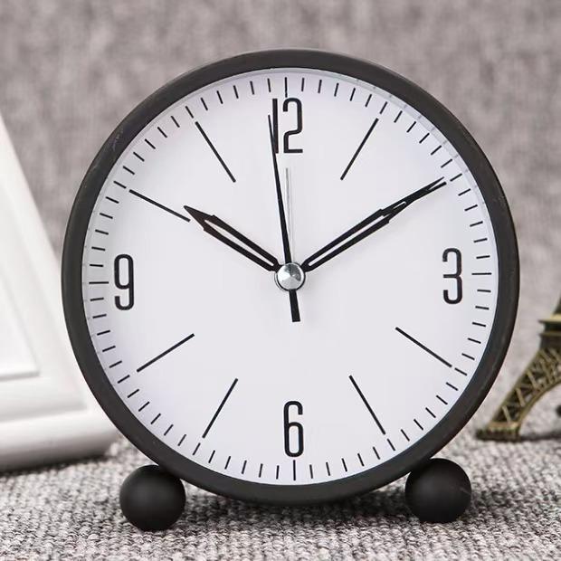 Metal Shell Alarm Clock Creative Student Bedside Silent Walking Clock Living Room Bedroom Place Stylish Desk Clock