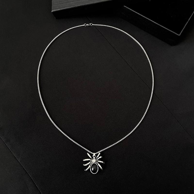 Spider Necklace Gothic Hip Hop Metal Spider Shaped Pendant Necklace Women Party Gift Jewelry Gift for Friends Classmates