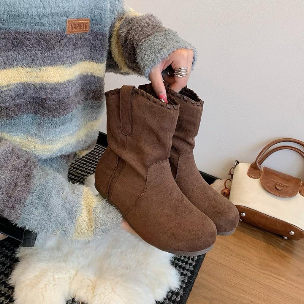 

Korean version of thick-soled round-head stacking short boots for women s autumn 2025 new simple and fashionable inner height-increasing fashion 40