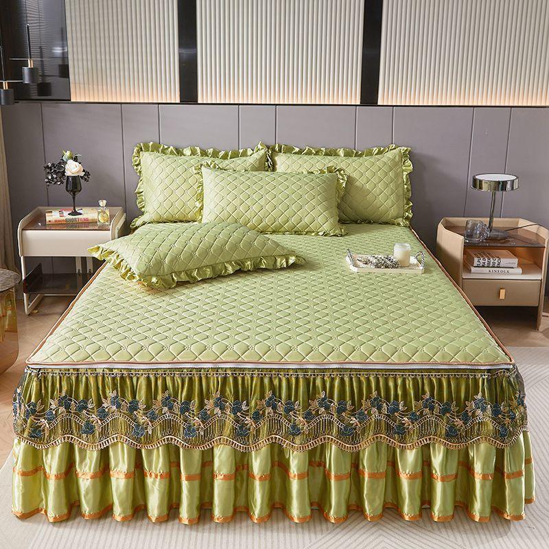 3pcs Bedroom Set High-End Crystal Velvet Bed Skirt Three-Piece Set with Thick Lace Trim, Korean Princess Style Warm and Non-Slip Mattress Cover