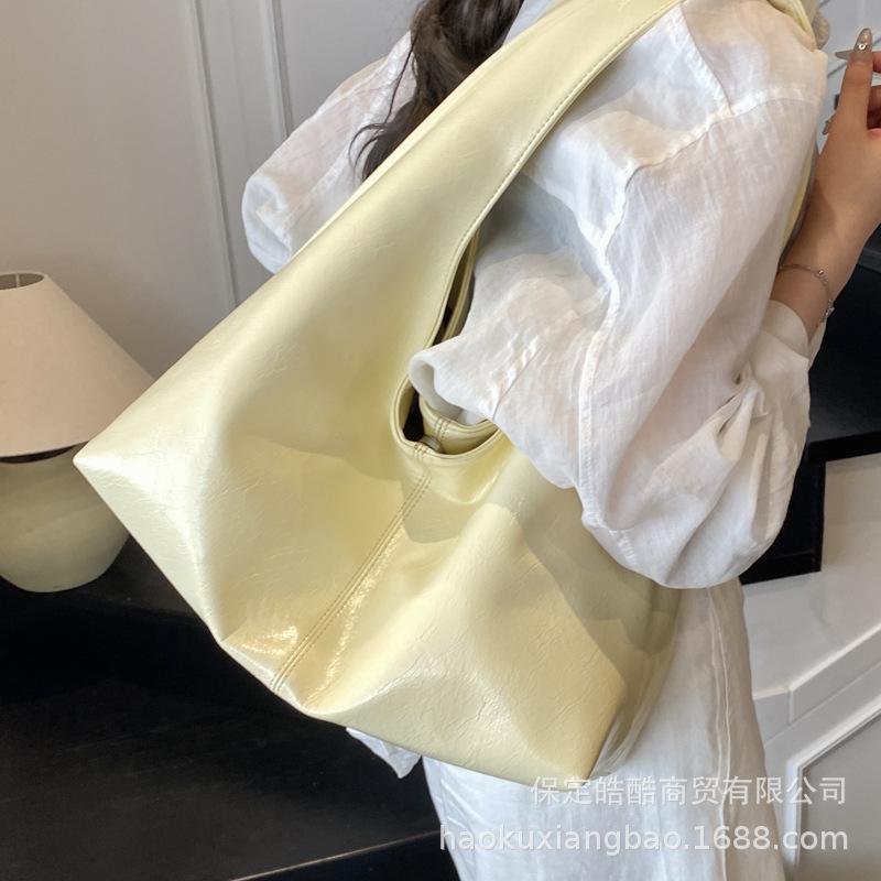 Tote Bag Women's Large Capacity 2025 New Summer Versatile Shoulder Bag Casual Simple College Student Class Commuter Bag