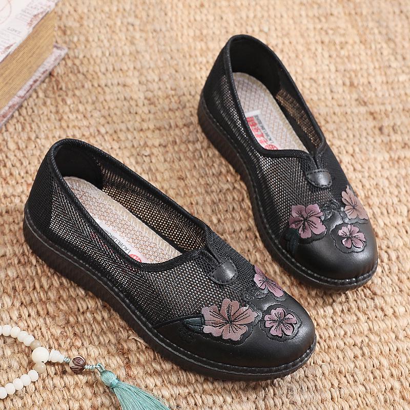 2025 Women's Spring/Summer Round Toe Mesh Shoes: Anti-Slip, Soft Sole, Breathable Comfort for Middle-Aged & Elderly
