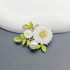 Daisy Brooch: Elegant Freshwater Pearl Flower Lapel Pin for Autumn/Winter Coats