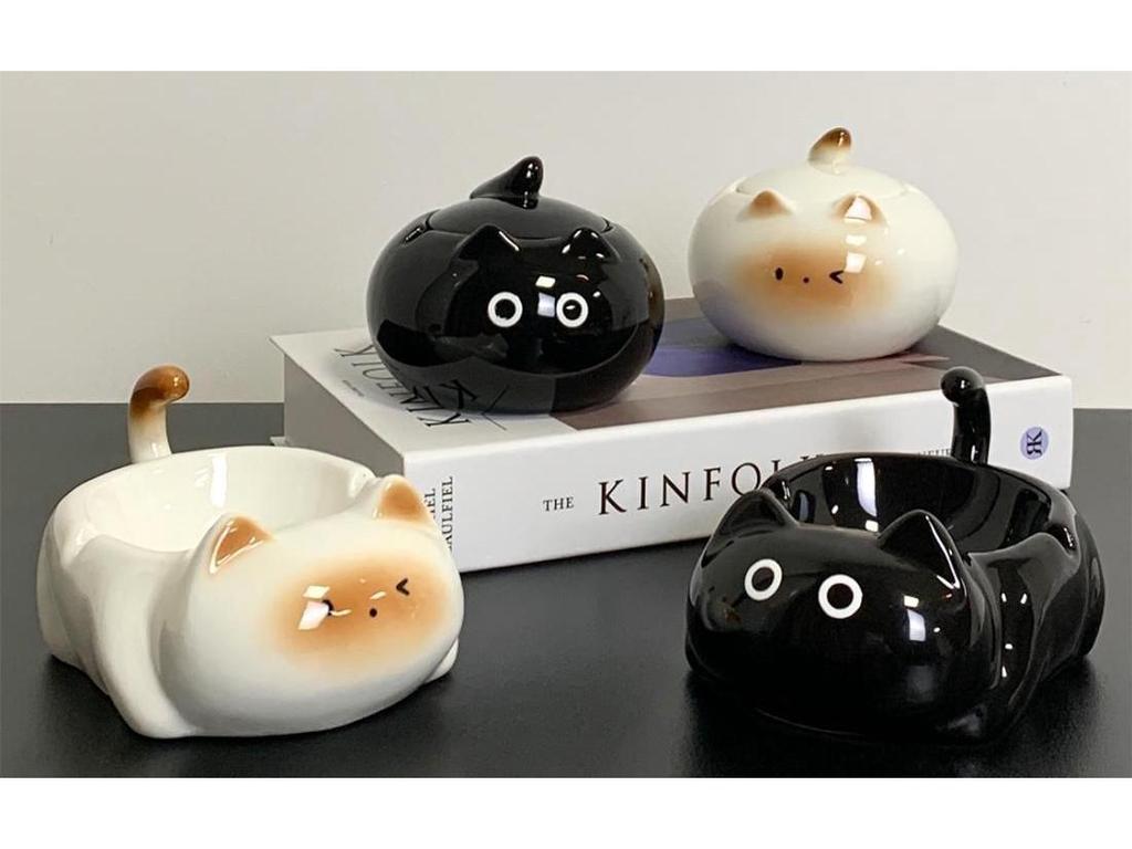 Charming Ceramic Ashtray: Stylish Ornament for Office or Living Room