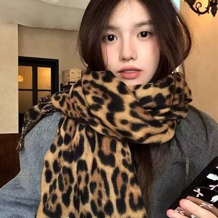 New Imitation Cashmere Fashion Leopard Print Fringed Autumn and Winter Warm Shawl Comfortable and High-end Versatile Scarf Scarf
