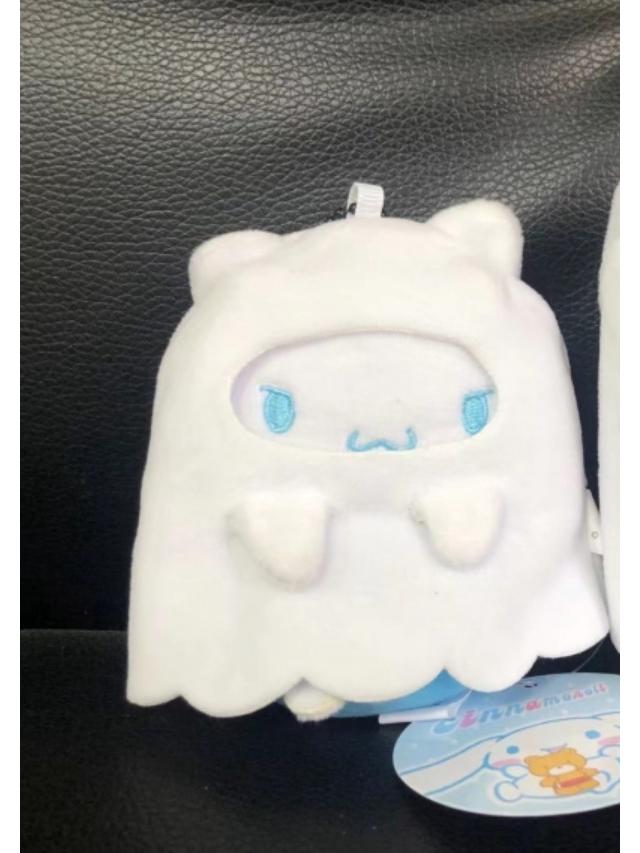 Kuromi Halloween Plüschtier mit Perlenkettenumhang