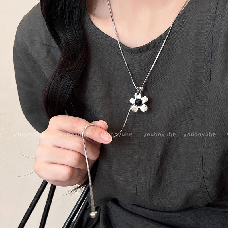 Autumn and winter Maillard tiger's eye stone beaded necklace femininity high-end sweater chain retro simple accessories