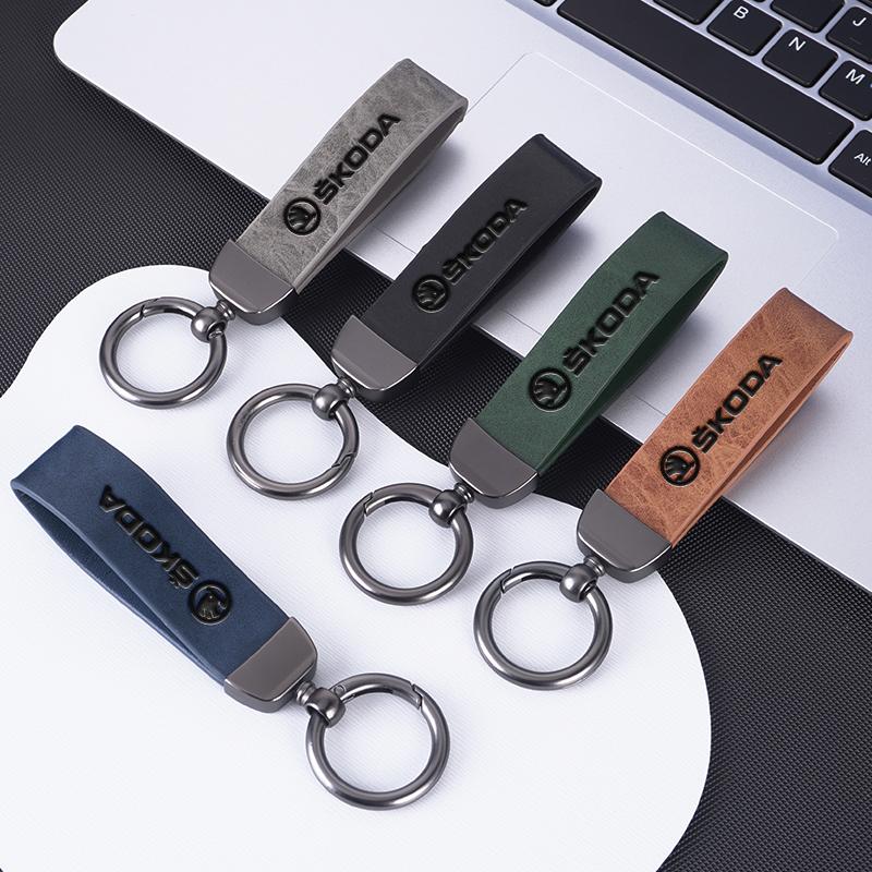 Vintage Leather Car KeyChain 360 Degree Rotating Key Ring For Skoda Octavia Rapid Scala Karoq Kamiq Fabia Superb Kodiaq fsvr64