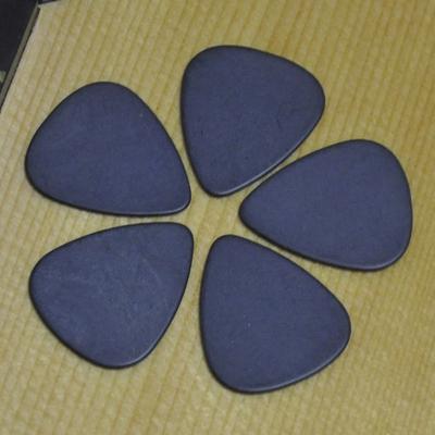 Lots of 100pcs Solid Black Gauge 0.6mm / 0.71mm / 1mm / 1.5mm Delrin Guitar Bass Picks Plectrums