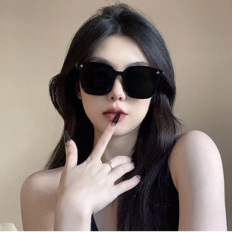 Women's Fashionable Anti-UV Slimming Round Sunglasses with Metal Legs - Versatile Summer Eyewear