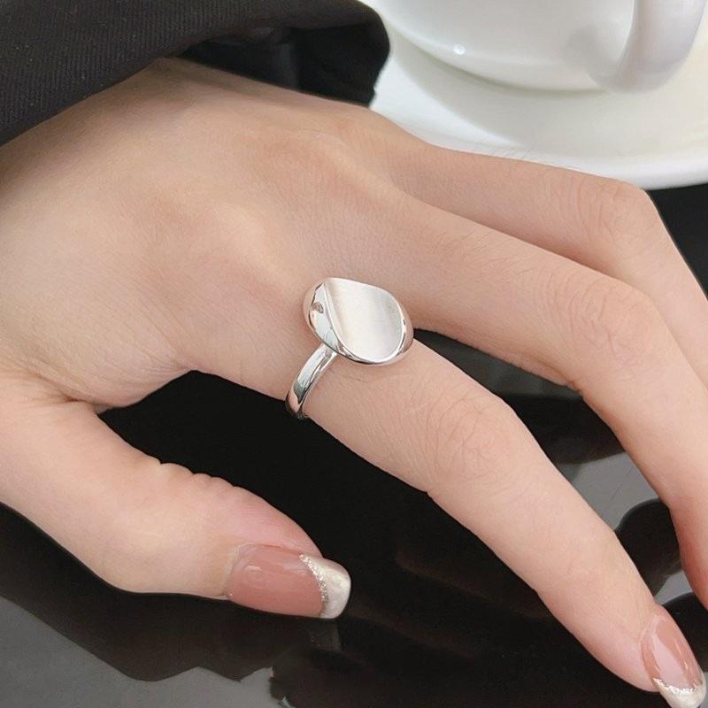 Anel Geométrico Côncavo de Elipse Ajustável para Mulheres: Design Personalizado, Fashion, Moderno e Simples
