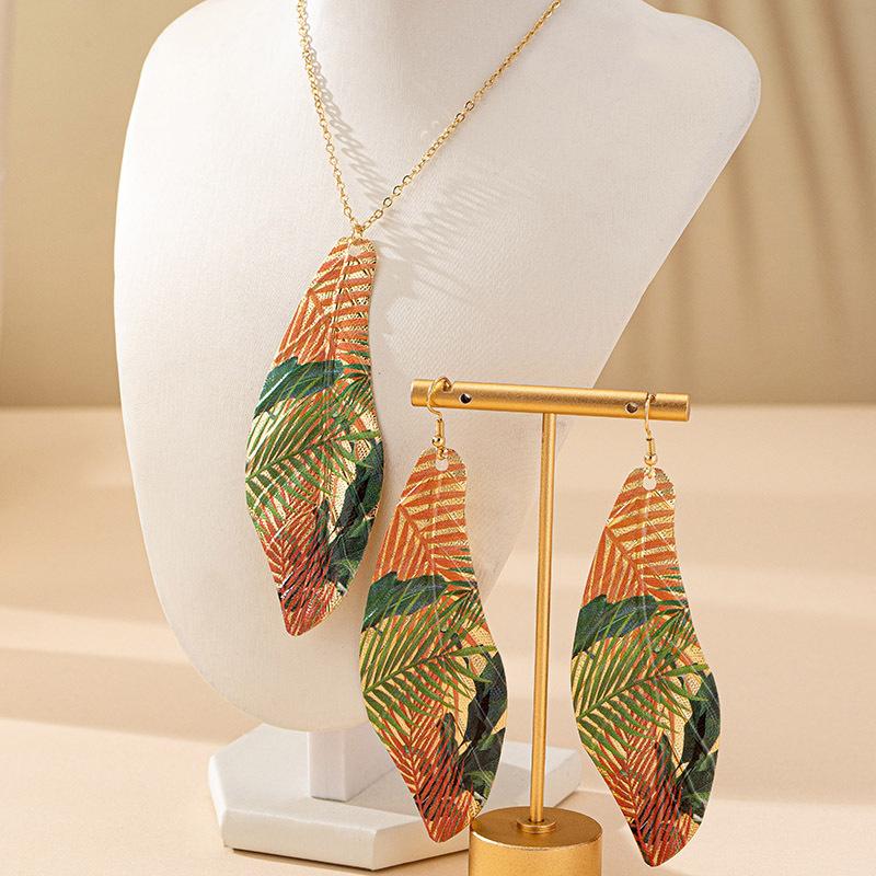 

Комплект из сережек и ожерелья в форме полых листьев зелёный