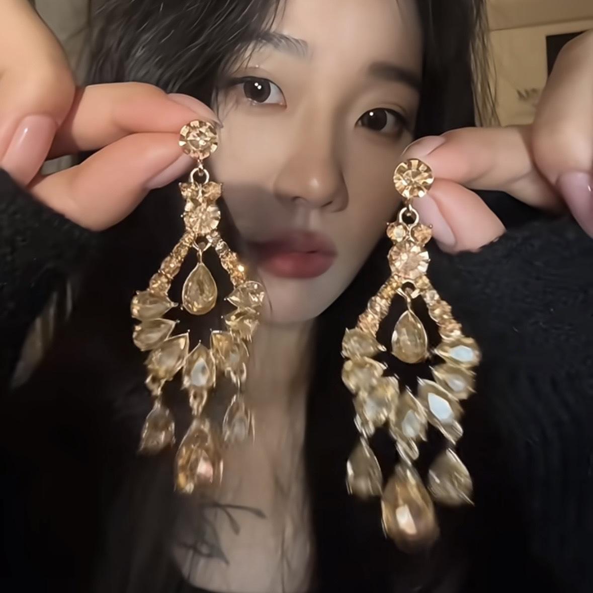 Elegant Rhinestone Water Drop Tassel Earrings: Luxurious Silver Needle French Court Style Ear Jewelry