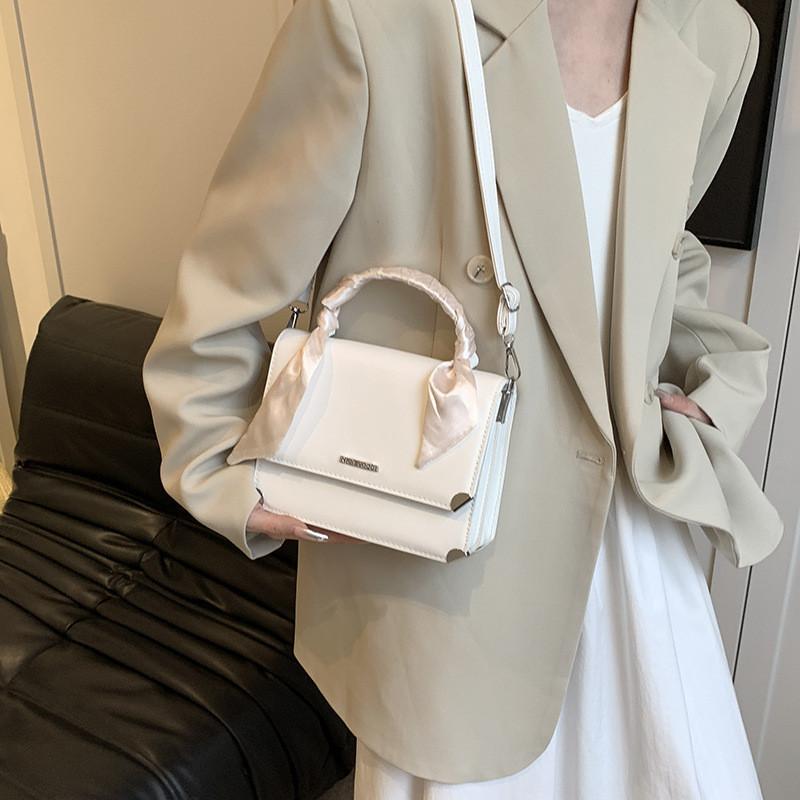 Modische PU-Schultertasche im Vintage-Stil für Damen mit schickem Schal in Schwarz, Rosa, Weiß, Grün, Blau und Khaki