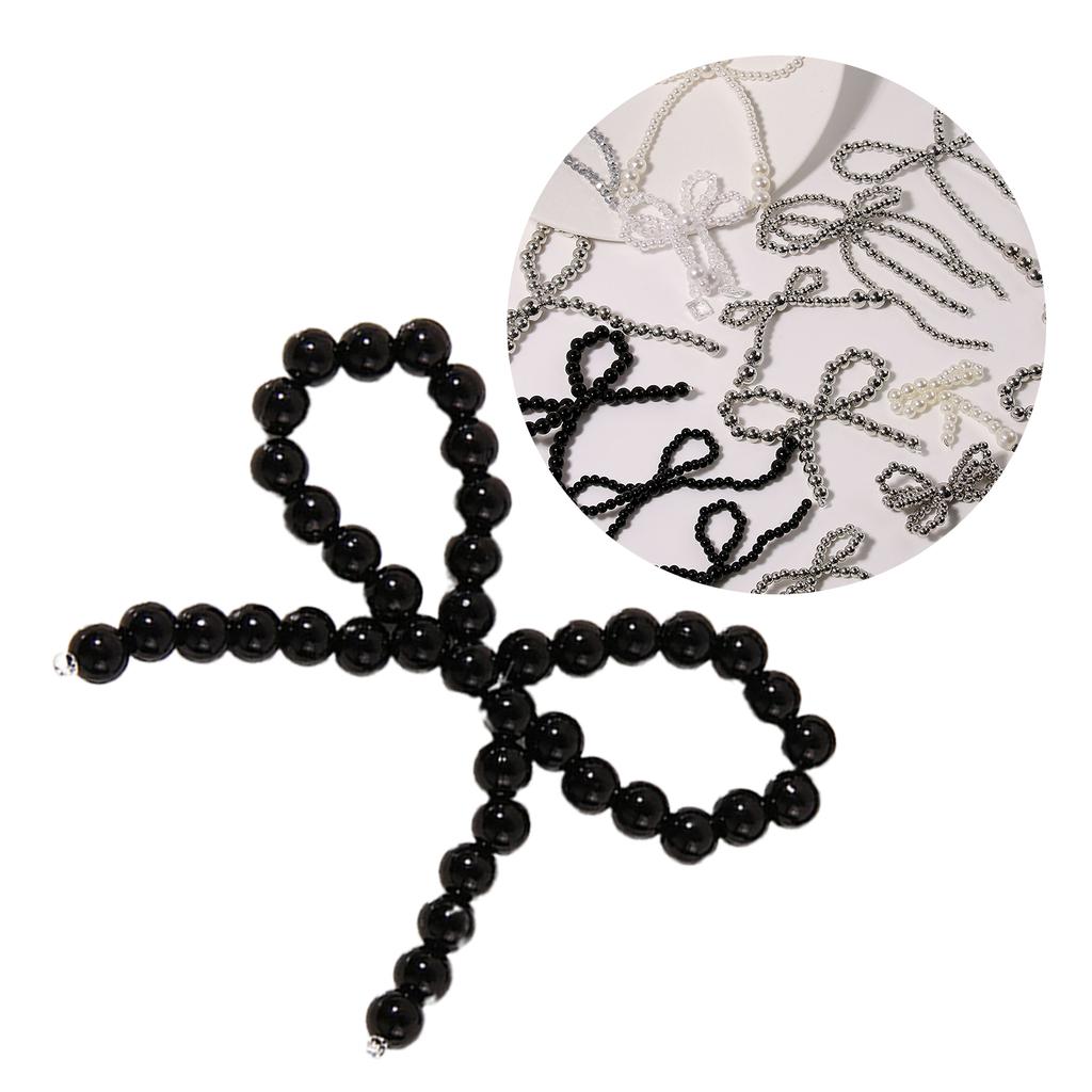 Ručně vyráběný korálkový přívěsek s mašlí, šperková součást, šperková ozdoba, přívěsek na náramek, elegantní mašle, komponent pro šperky