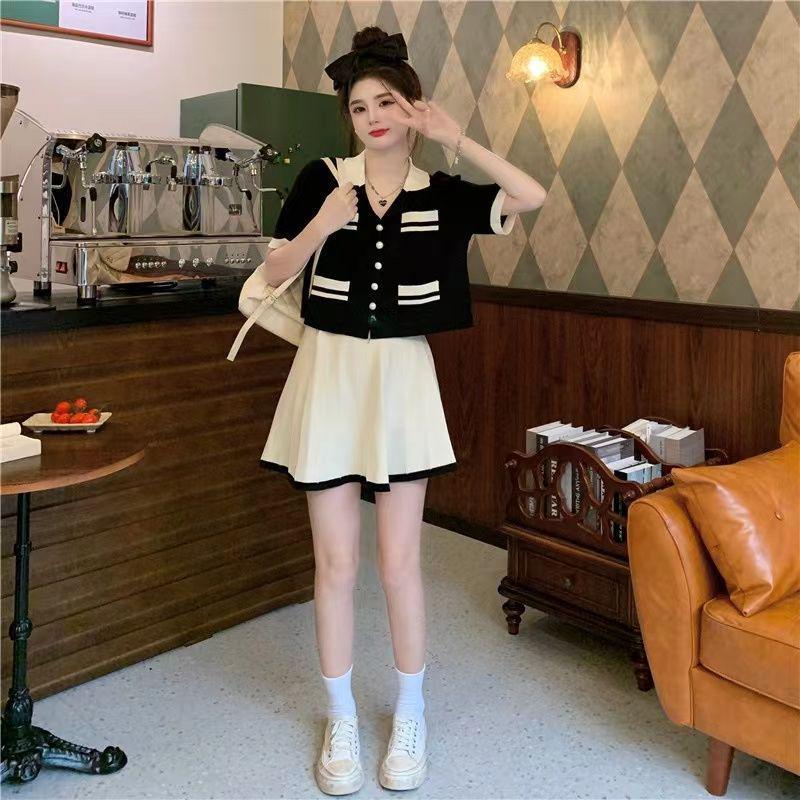 

Plus Size French Chic Short-Sleeve Top & Pleated Mini Skirt Slimming Set S [up to 95 lbs]