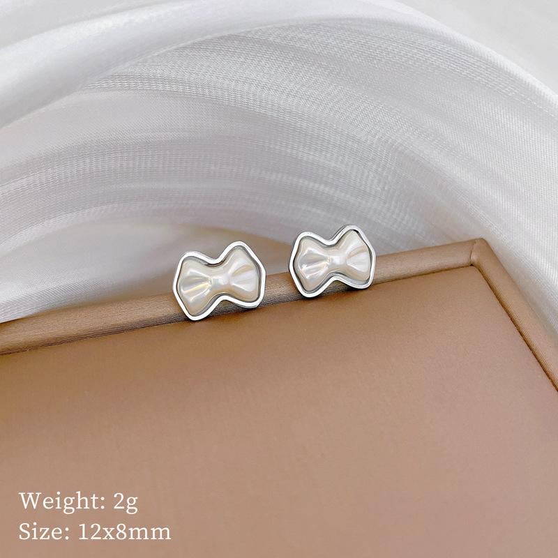 Fritillary Clover Minimalist Stud Earrings Cold Men'S And Women'S Earrings Personality Temperament Banquet Earrings