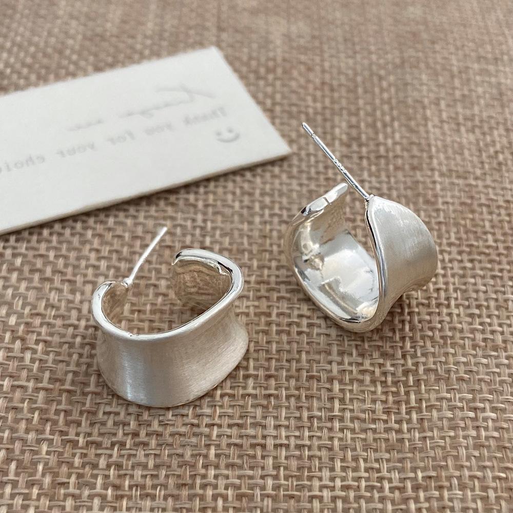 Elegant European & American Style Brushed 925 Silver Stud Earrings: Light Luxury, Versatile, and Fashionable Flat Round Design.