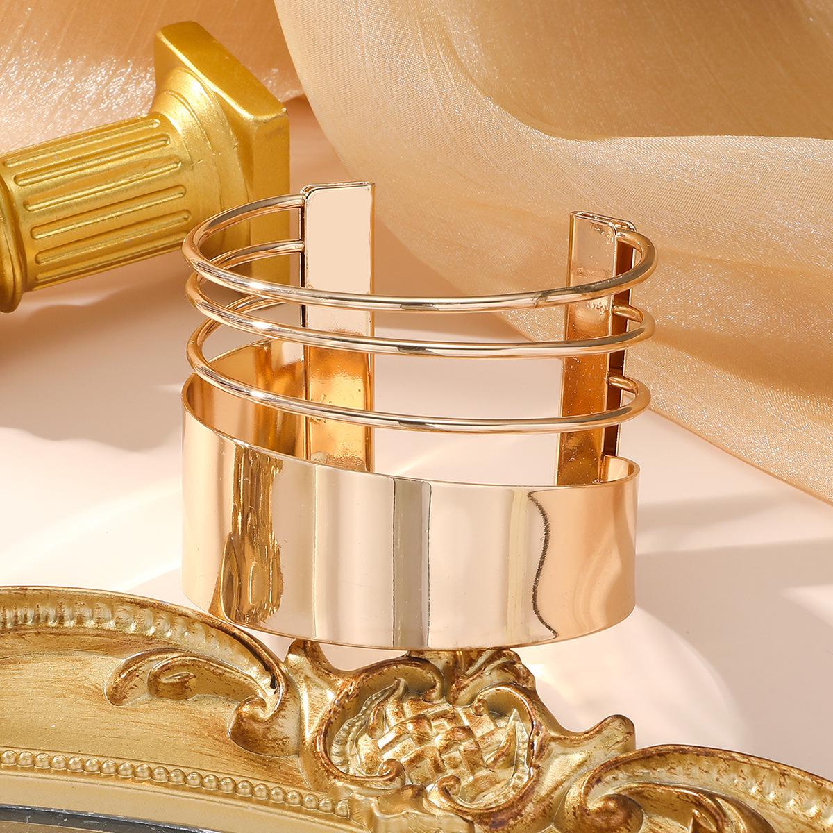 

Перебільшений Широкий Плісований Порожнистий Браслет - Європейська та Американська Висока Мода Zinc Alloy Material