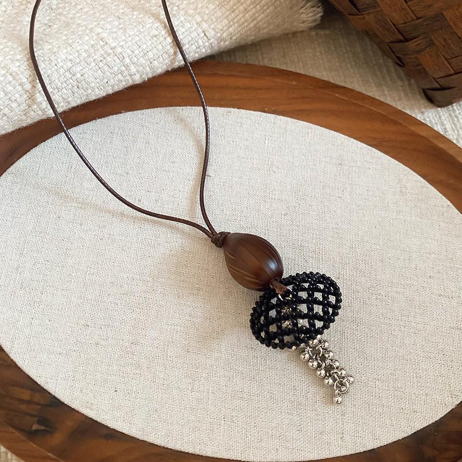 High-End Women's Retro Oval Geometric Resin Necklace