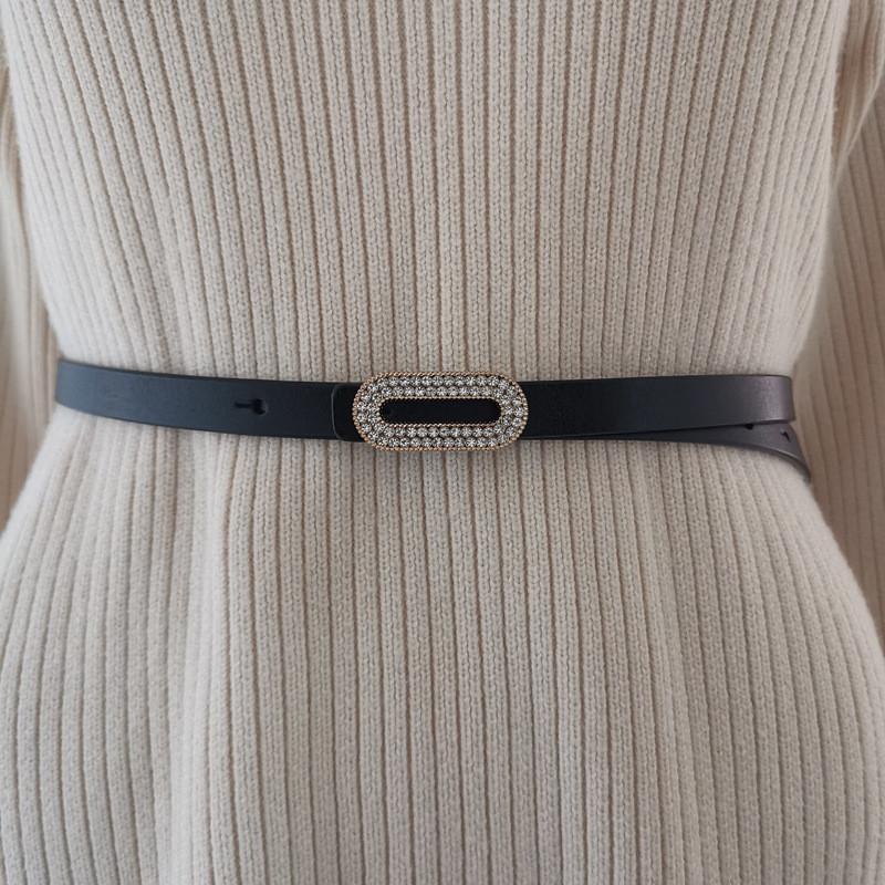 Fashionable Leather Dress Belt With Metallic Buckle For Stylish Winter Layering