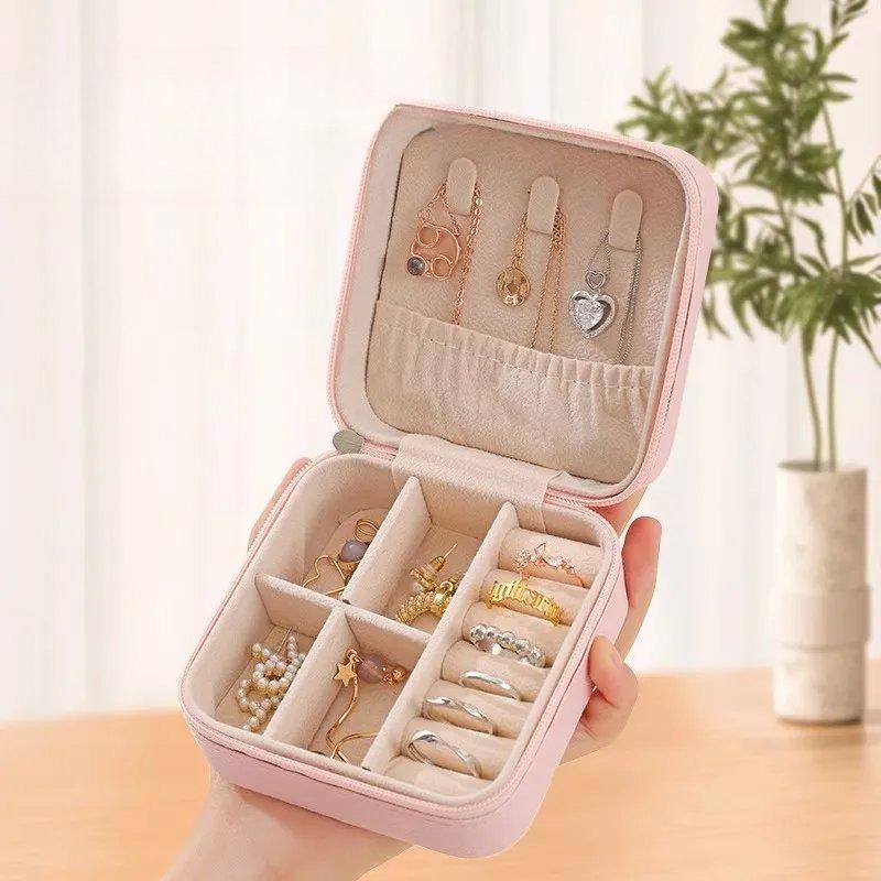 Portable Small Jewelry Box Pu Leather Small Jewelry Organizer Women Girls Travel Case Earrings Rings Necklaces Bracelets Storage
