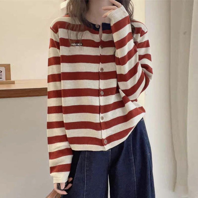 Retro Fashion Age Reducing Striped Contrasting Long Sleeved Knitted Cardigan Women's Autumn Single Breasted Round Neck Top