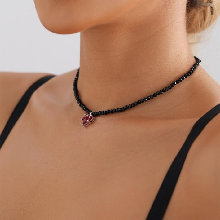 Fashionable Black Beaded Crystal Necklace Love Heart Pendant Clavicle Chain Handmade Adjustable Length Neckchain Jewelry