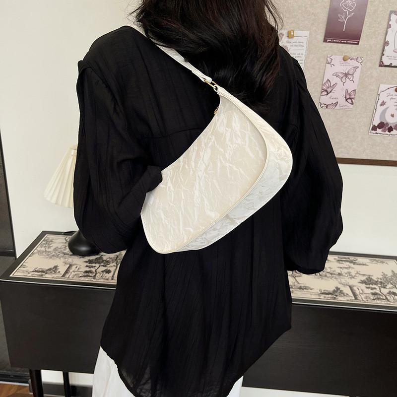 Crossborder Style Pu Mini Crescent Bag With Zipper Closure For Casual Travel