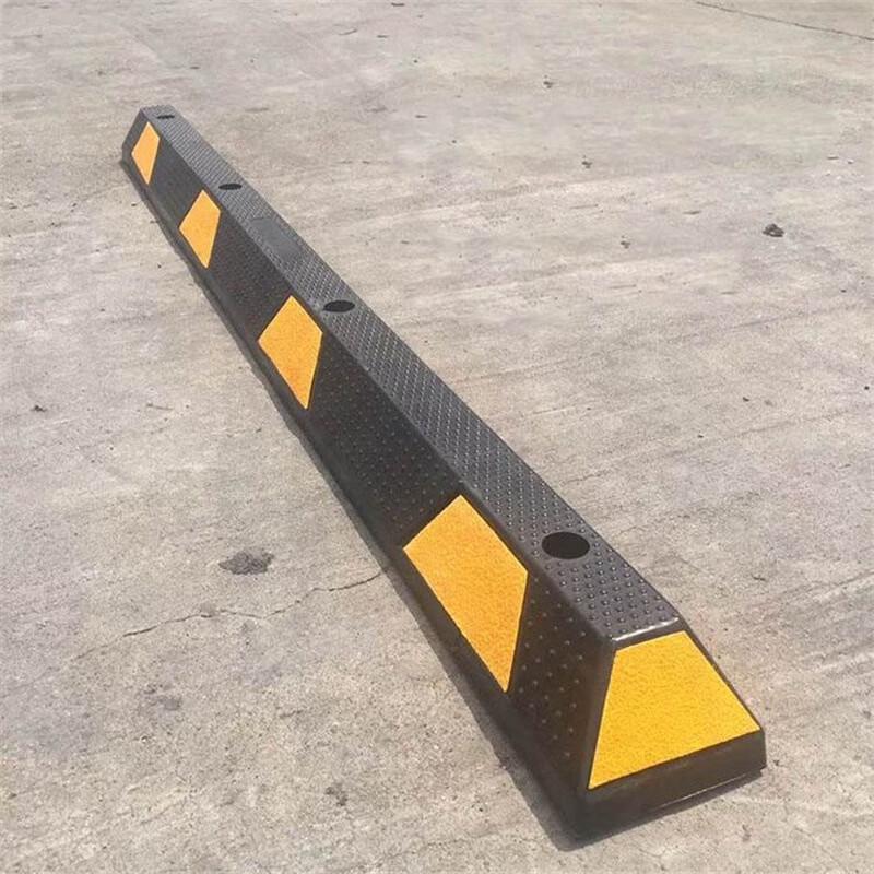 Rubber Reflective Parking Stopper 100x25x20CM