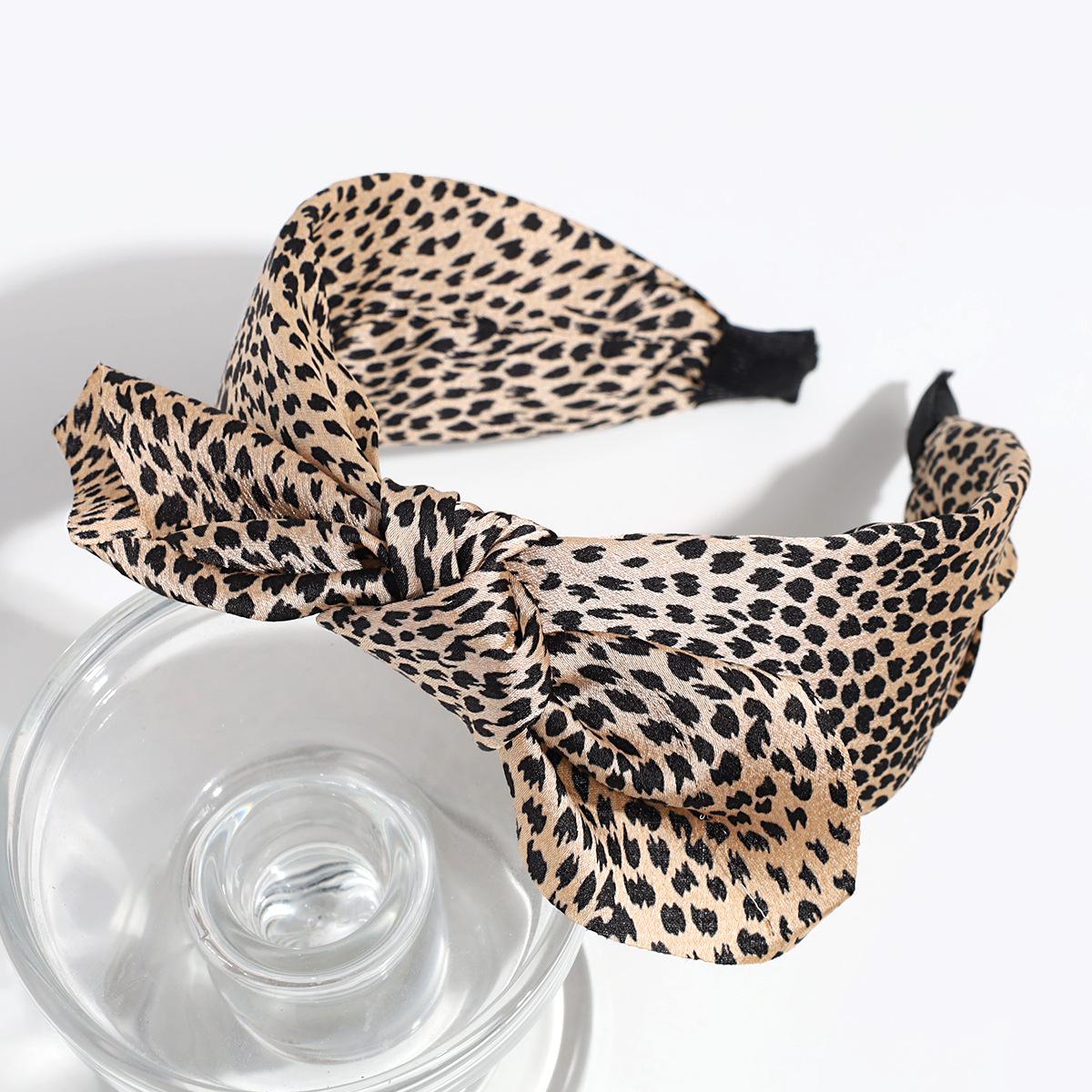

Модная персонализированная повязка на голову с леопардовым принтом и бантом, повязка на голову с широким краем, аксессуары для волос, ретро прическа с зачесанными волосами, заколка для женщин