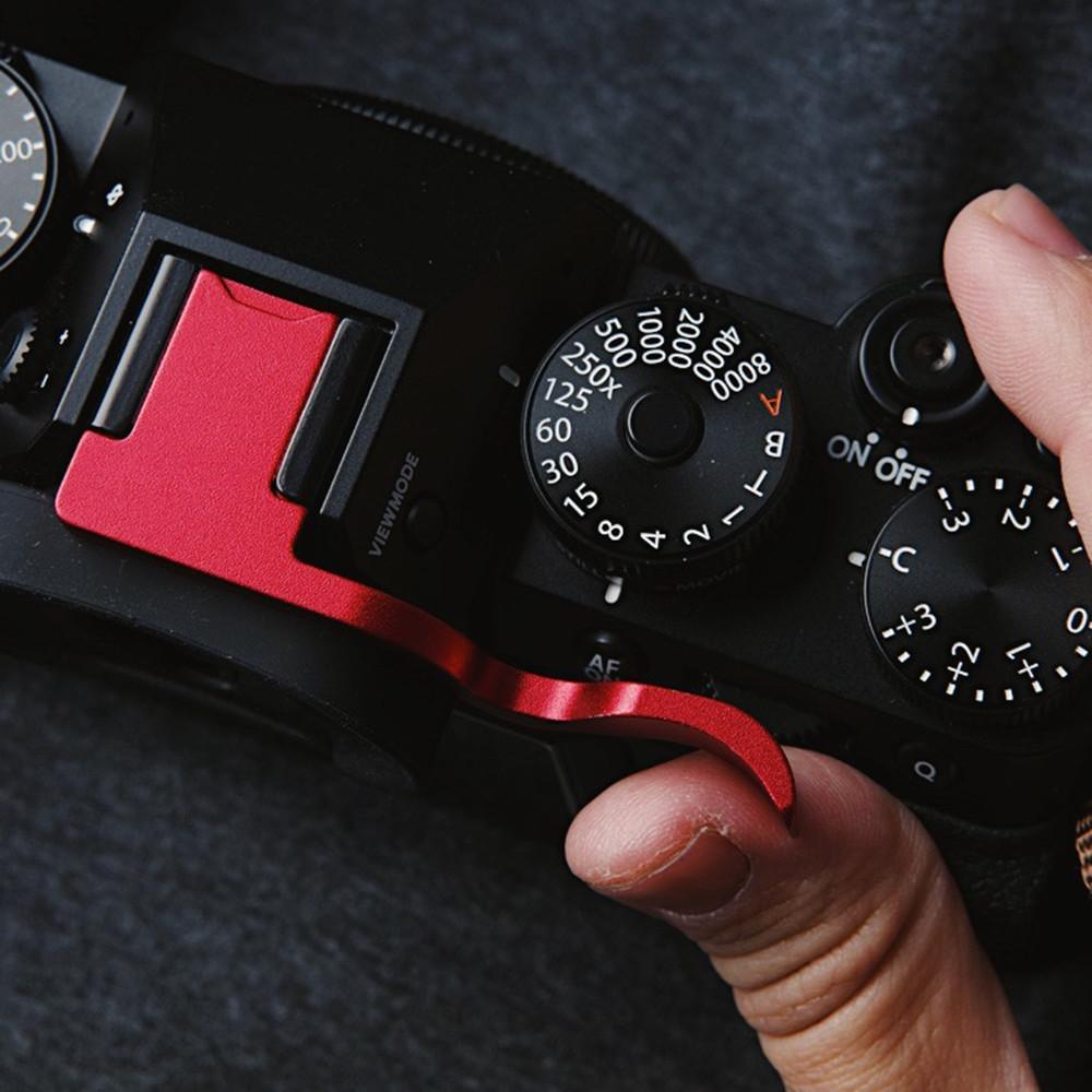 Fuji XT4 XT5 Metal Hot Shoe Thumb Up Hand Grip Hotshoe Cover for Fujifilm X-T4 X-T5 Camera Thumb-Up