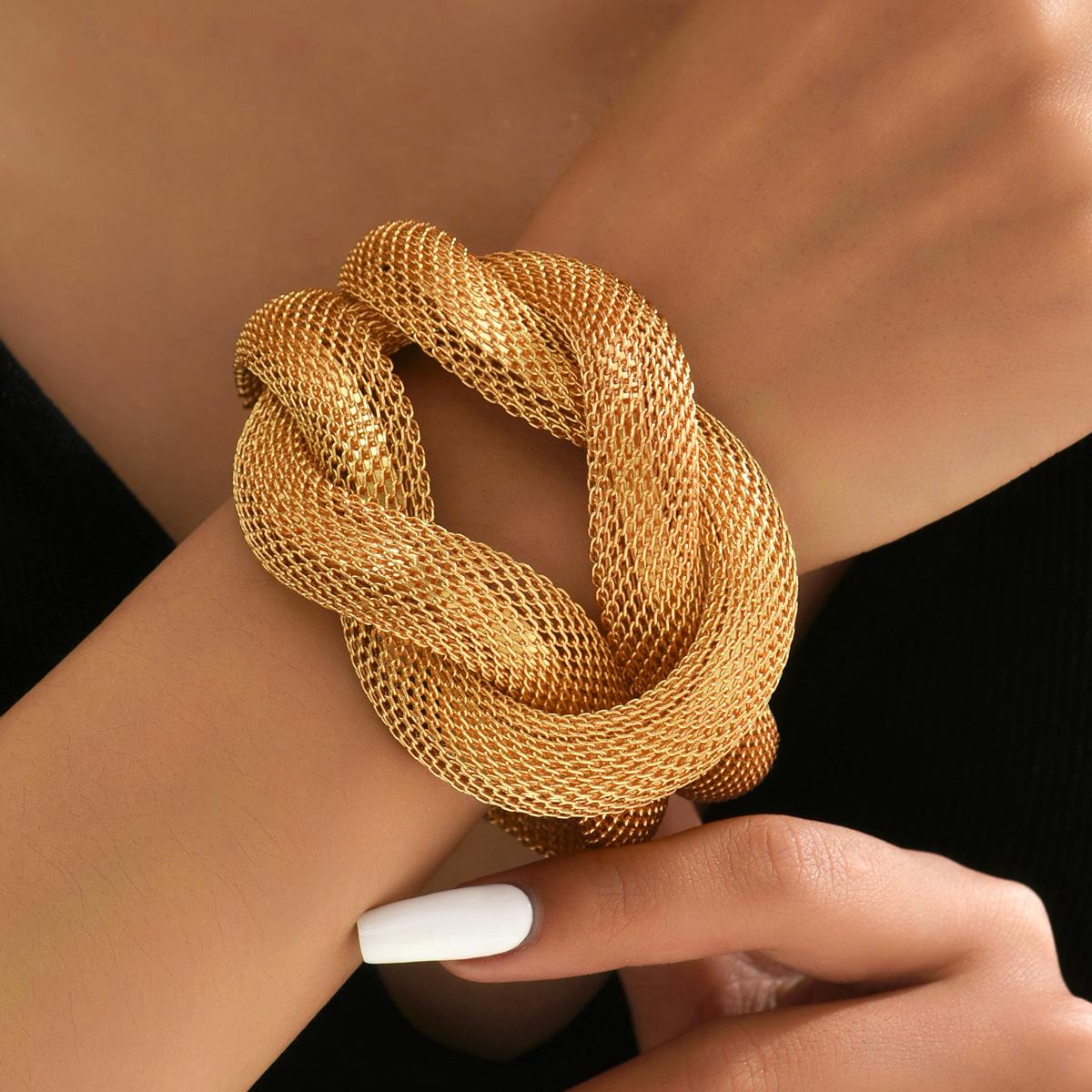 

Модные браслеты с подвесками для женщин золотой