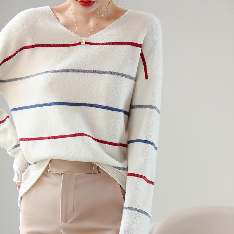 Women's Pure Wool Striped Round Neck Sweater - Slimming Loose Knitwear for Autumn and Winter.