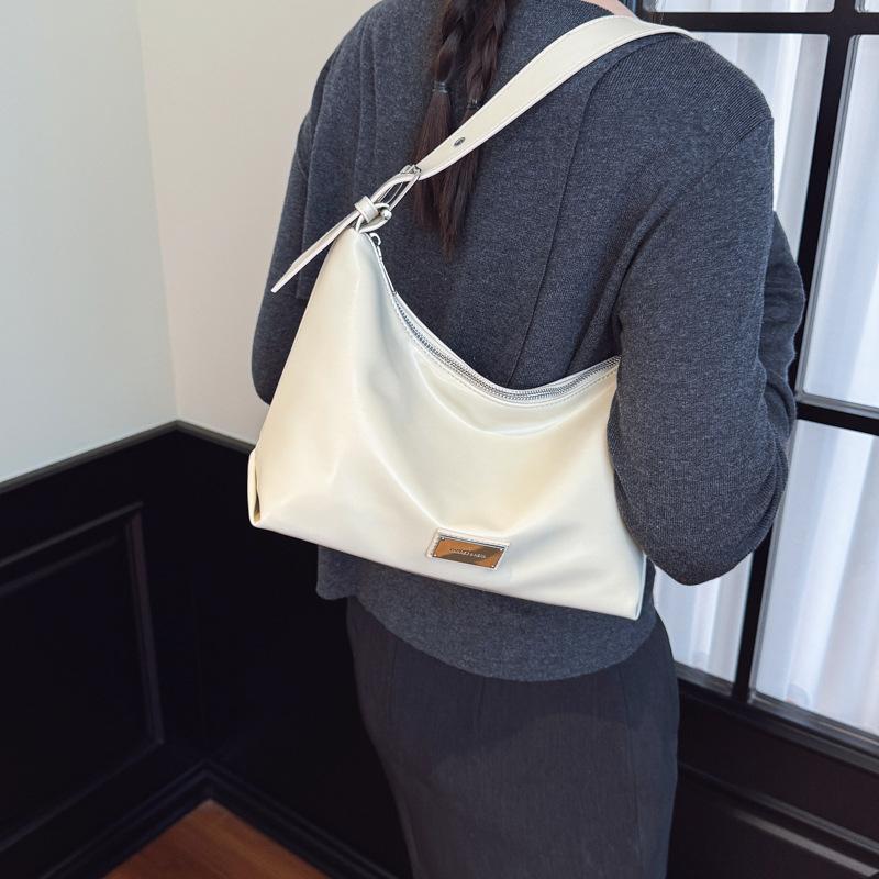 New large-capacity shoulder bag fashion underarm bag street trend portable shoulder messenger bag women's bag