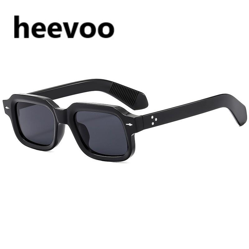 Vintage Square Sunglasses Men Women Retro Rivets Rectangle Sunshade UV400 Protection Fashion Brand Eyewear