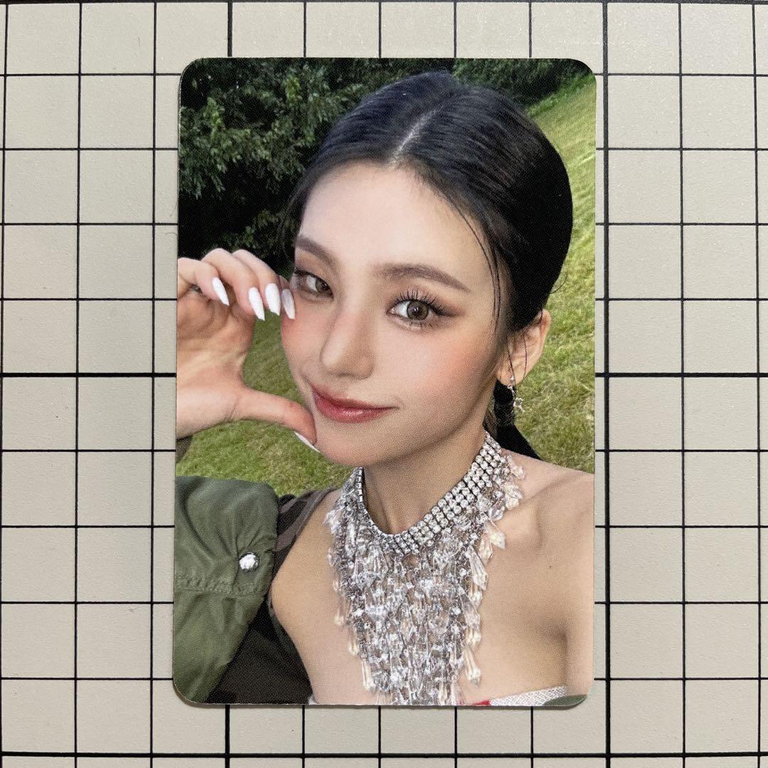 

[USED] ITZY GOLD star river phone box Yeji trading card