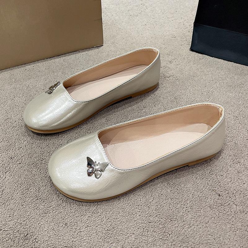 

Retro style round head flat bottom flat heel shallow mouth single shoes women s spring and autumn 2025 metal butterfly one-pedal single shoes 40 шампанского