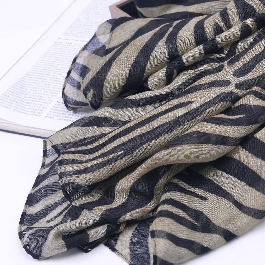 French Old Money Style New Style with Enlarged and Widened Zebra Pattern Silk Scarf for Women, Fashionable and Versatile Thin Office Scarf Shawl