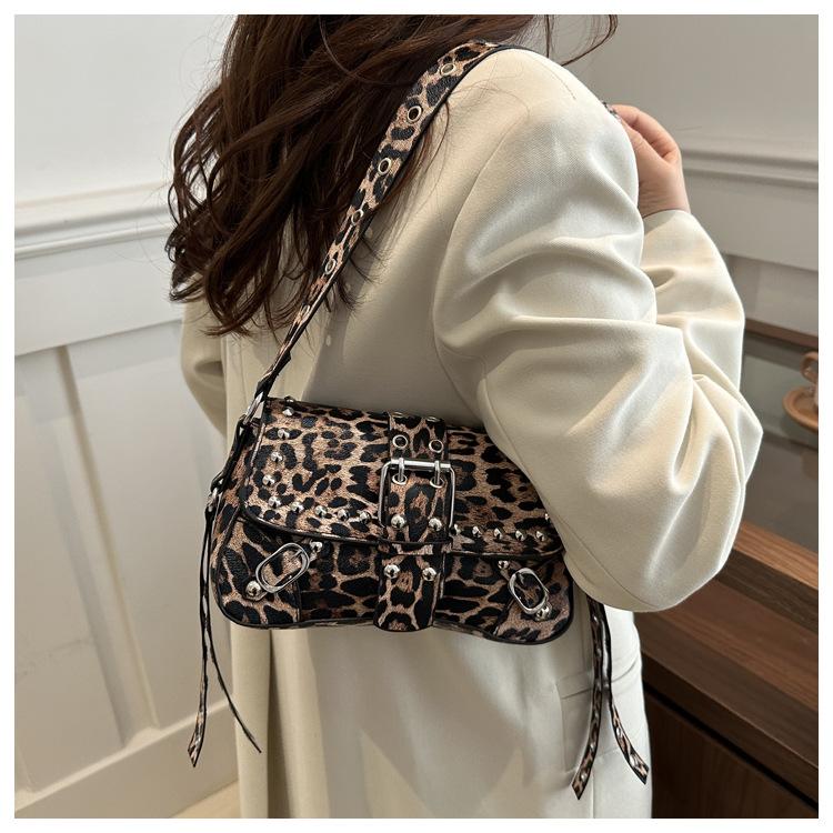 

Shoulder Bag for Women Punk Style Purse PU Leather Rock Fashi Handbags with Rivet Small Trendy Armpit Purse Bolso Mujer леопардовый