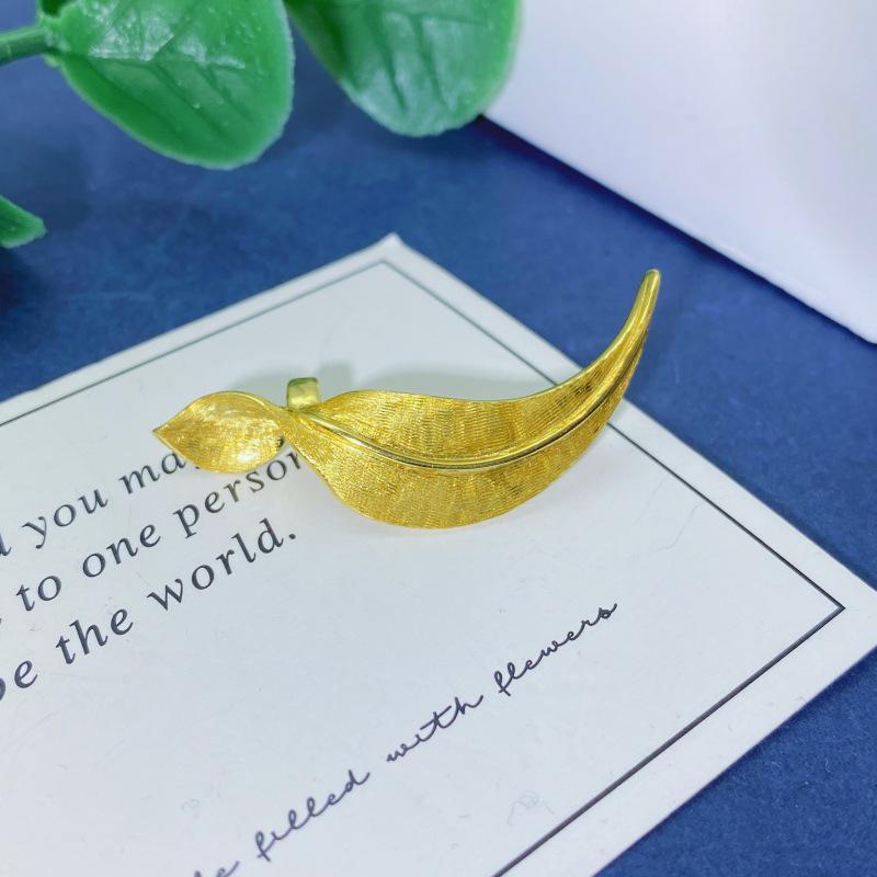 Exquisite S925 Sterling Silver Gold-Plated Bamboo Leaf Brooch for Women - Elegant Chinese Hanfu Qipao Retro Accessory Pin