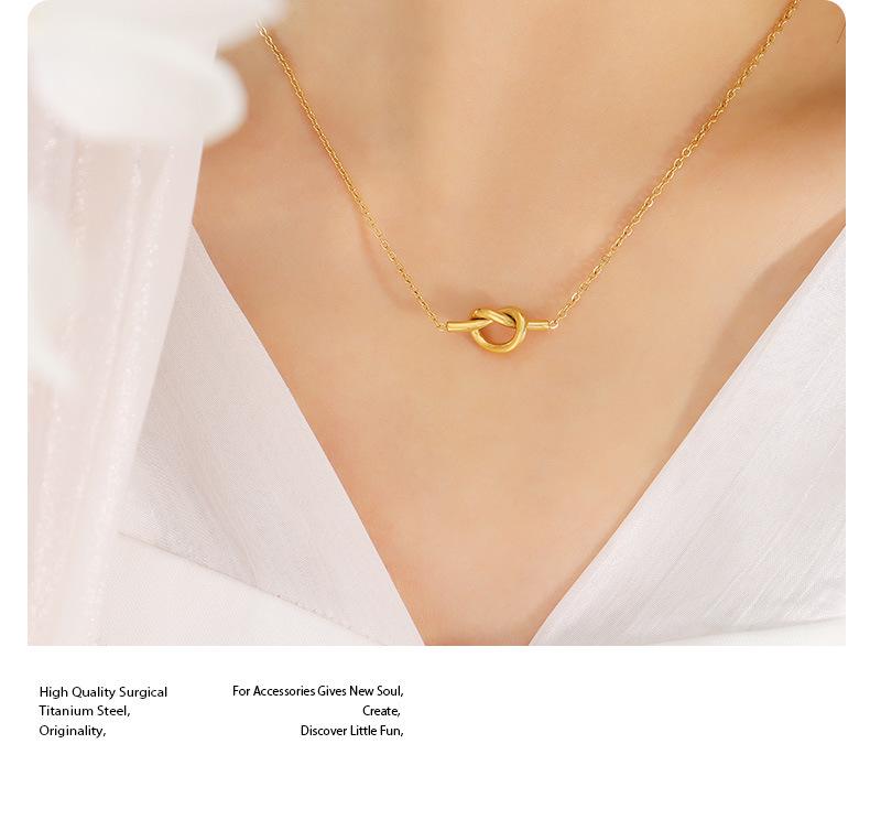 Korean Sweetheart Heart-Shaped Pendant Necklace for Women, 18K Gold-Plated Titanium Steel Clavicle Chain