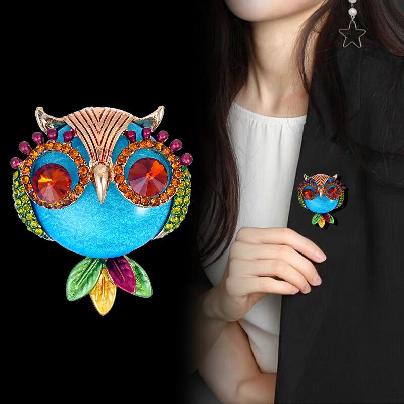 Fashionable and personalized alloy diamond studded owl animal brooch for both men women, popular chest accessories