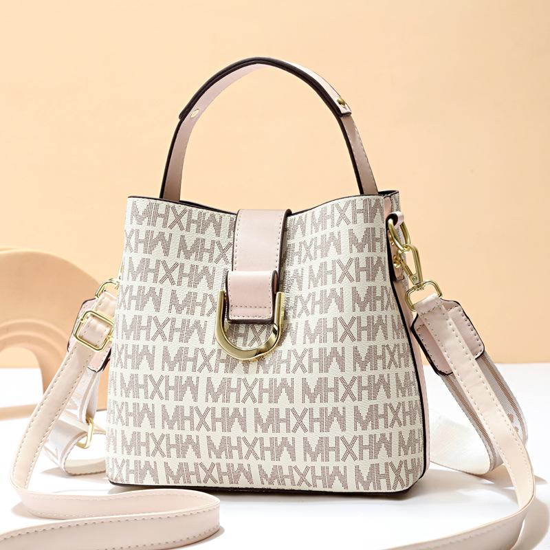 This year's popular bag 2025 new bag women's messenger bag casual pass women's bag bucket bag