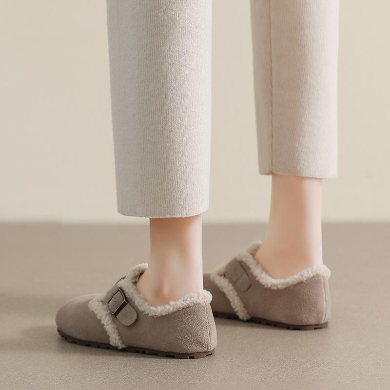 Leder Damen tragen flauschige Schuhe mit Samt außen, Einzelne Schuhe und weiche Sohlen Damen